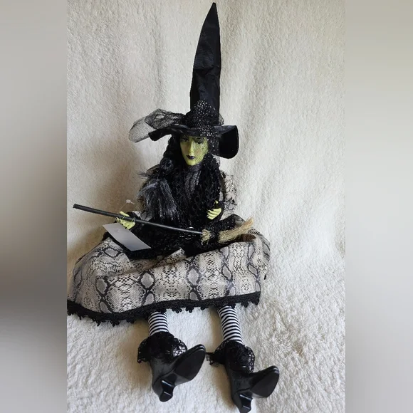 24' Halloween Witch in snake black Lace Dress W/ broom Posable Sitting Doll NWT - Picture 2 of 5